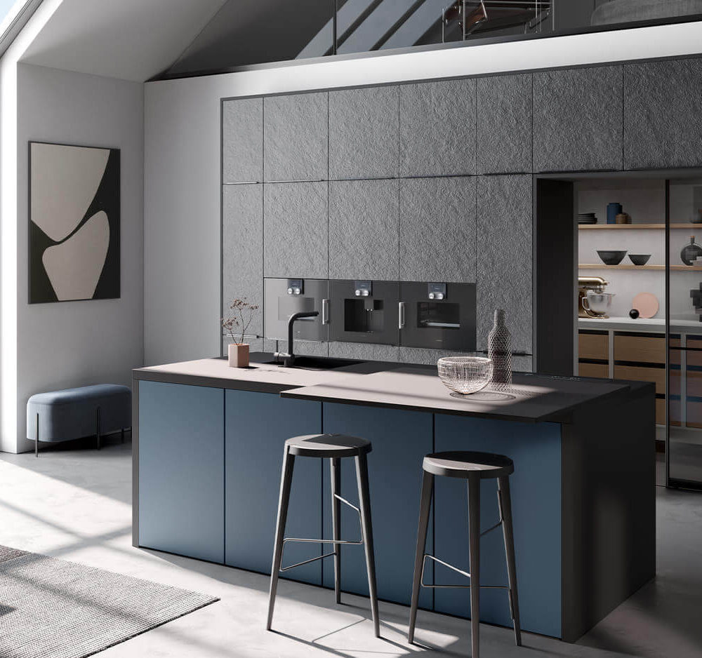 Häcker Design Inselküche blau Schiefer Hochschrank