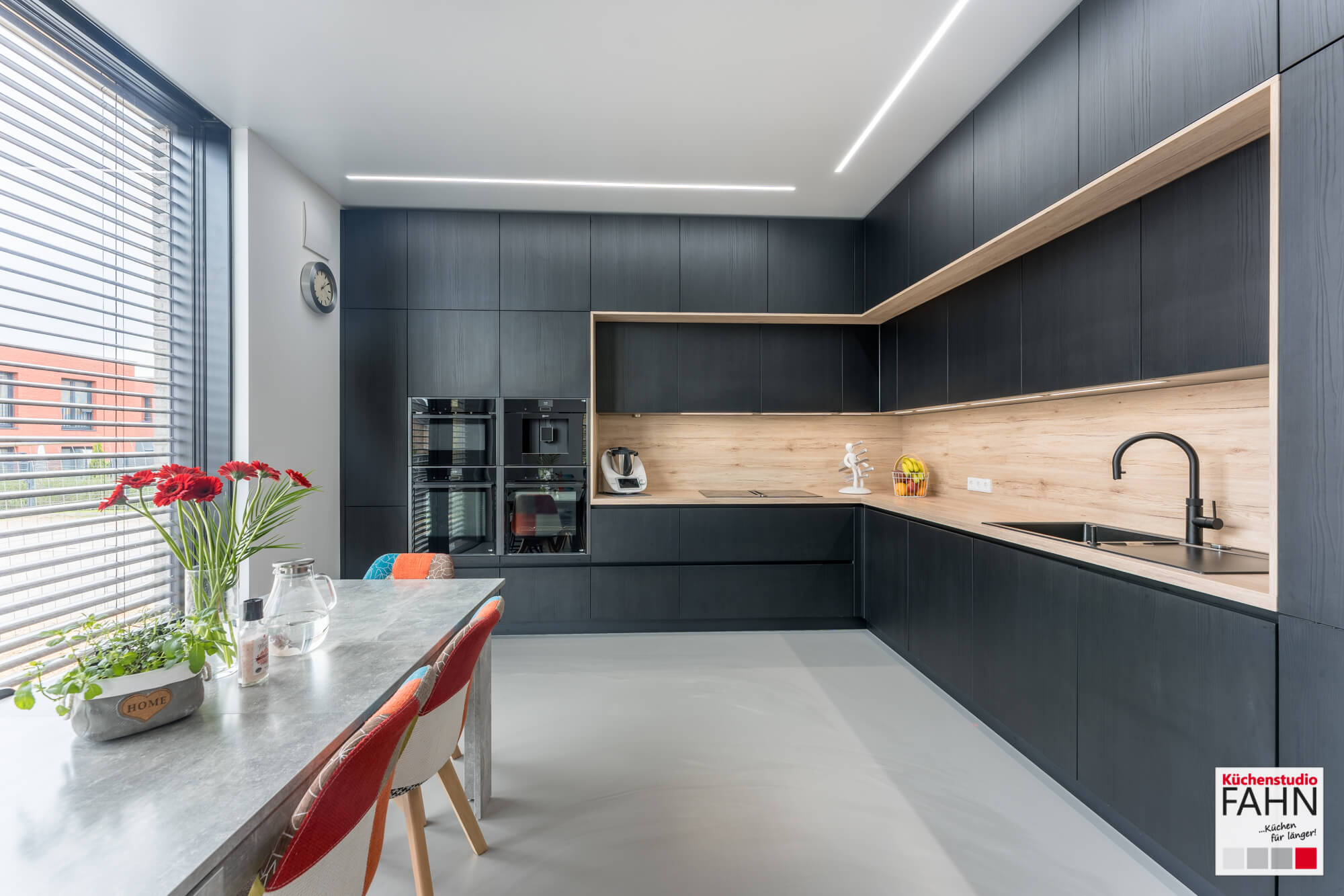 Häcker Design L-Küche feineiche schwarz repro