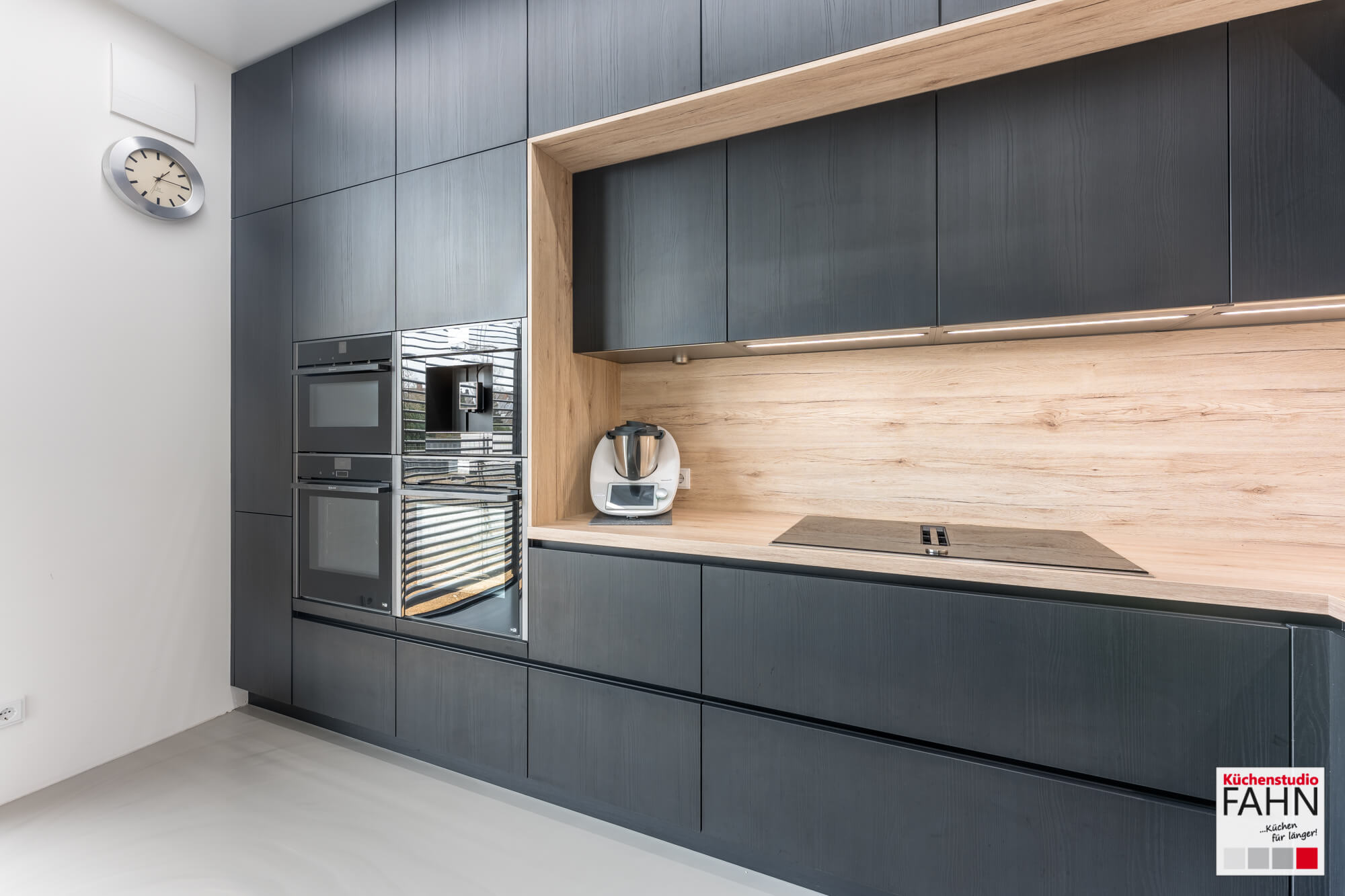 Häcker Designküche feineiche schwarz