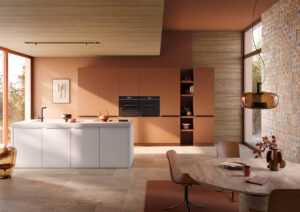 Häcker moderne Inselküche orange mit weißen Fronten