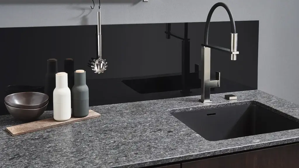 Lechner Arbeitsplatte Naturstein Rückwand Steel grey