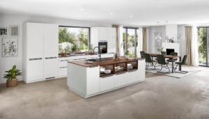Nobilia moderne Inselküche novalux weiß mit Holz Einsätzen