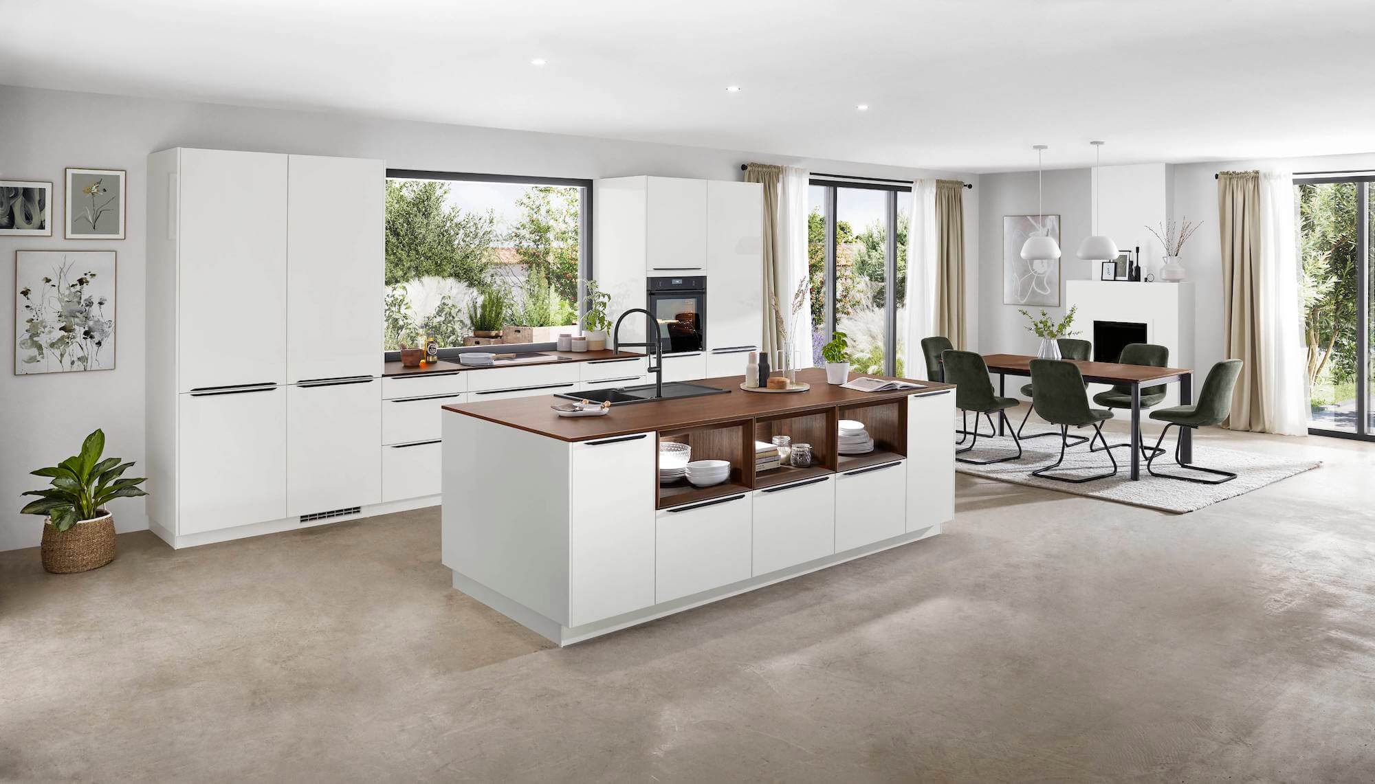 Nobilia moderne Inselküche novalux weiß mit Holz Einsätzen