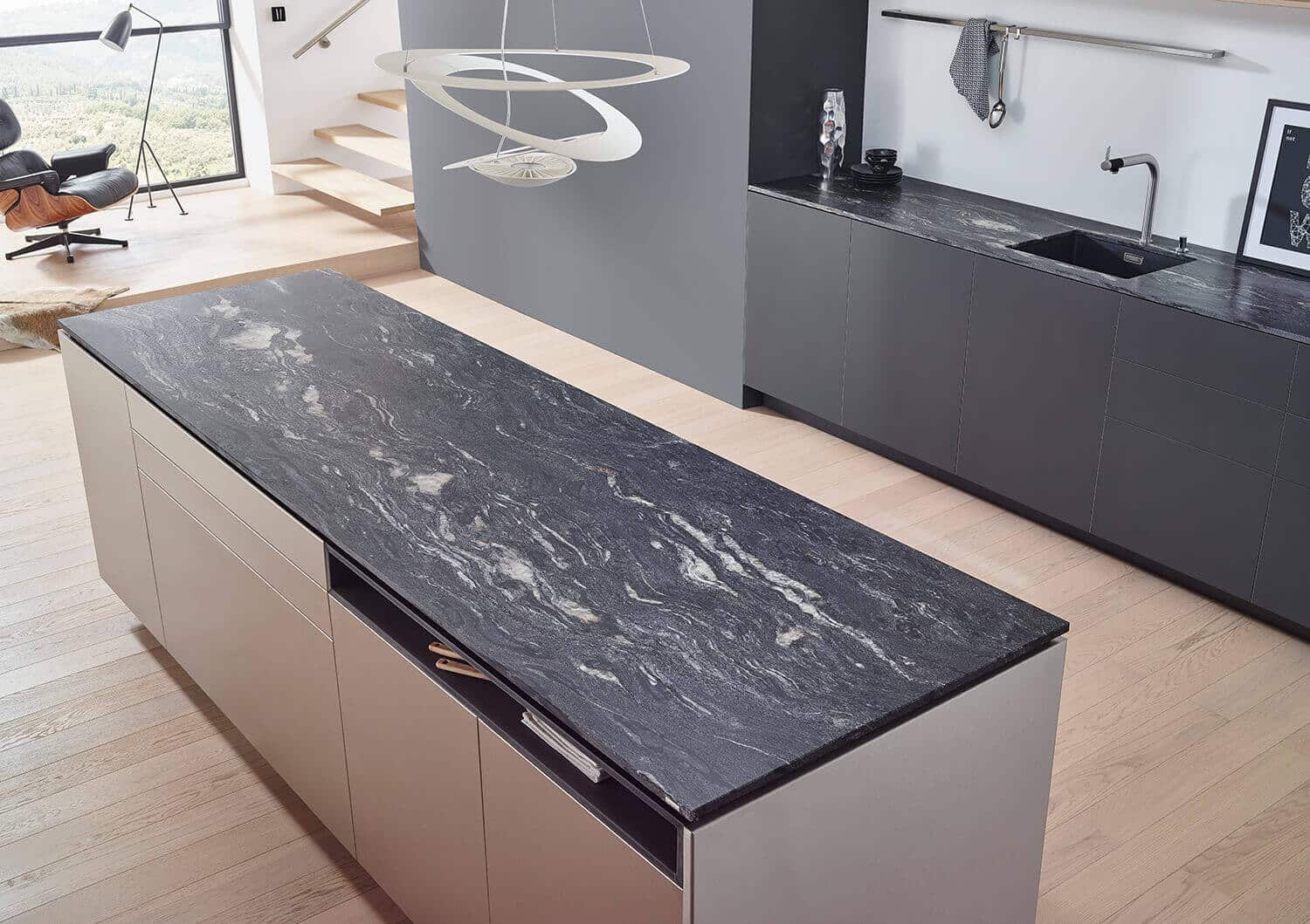 Lechner Naturstein-Arbeitsplatte Black Cosmic Inselküche