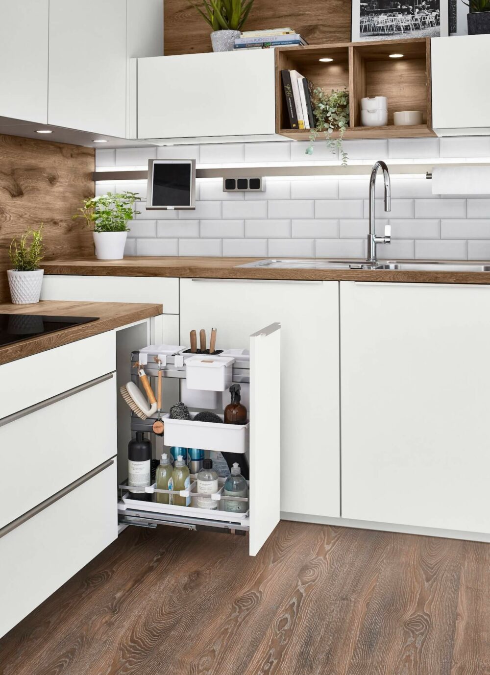Anszugschrank Nobilia L-Küche modern mit Auszugschrank