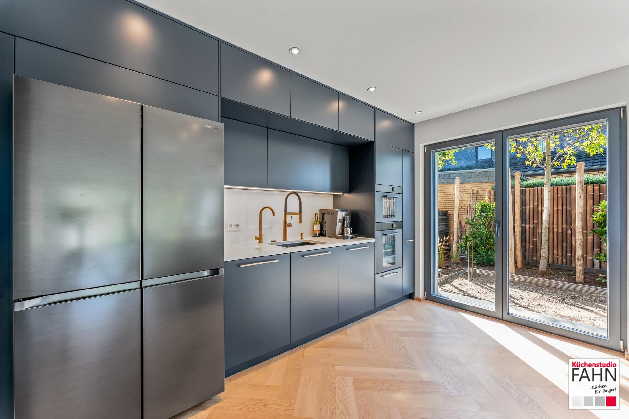 Häcker Design Inselküche Mattlack Samtblau Küchenzeile