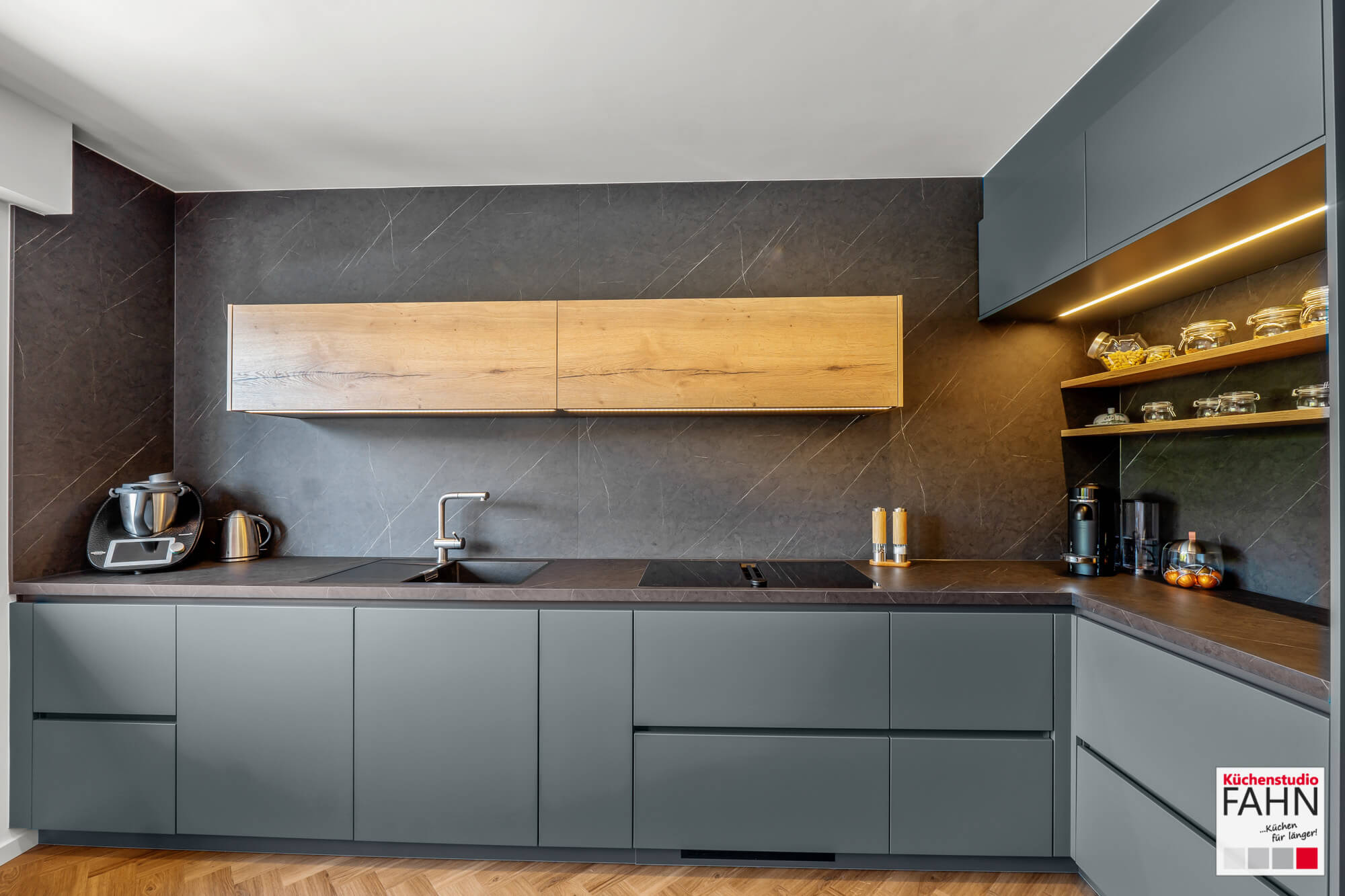Häcker Design L-Küche Azur Mattlack nah