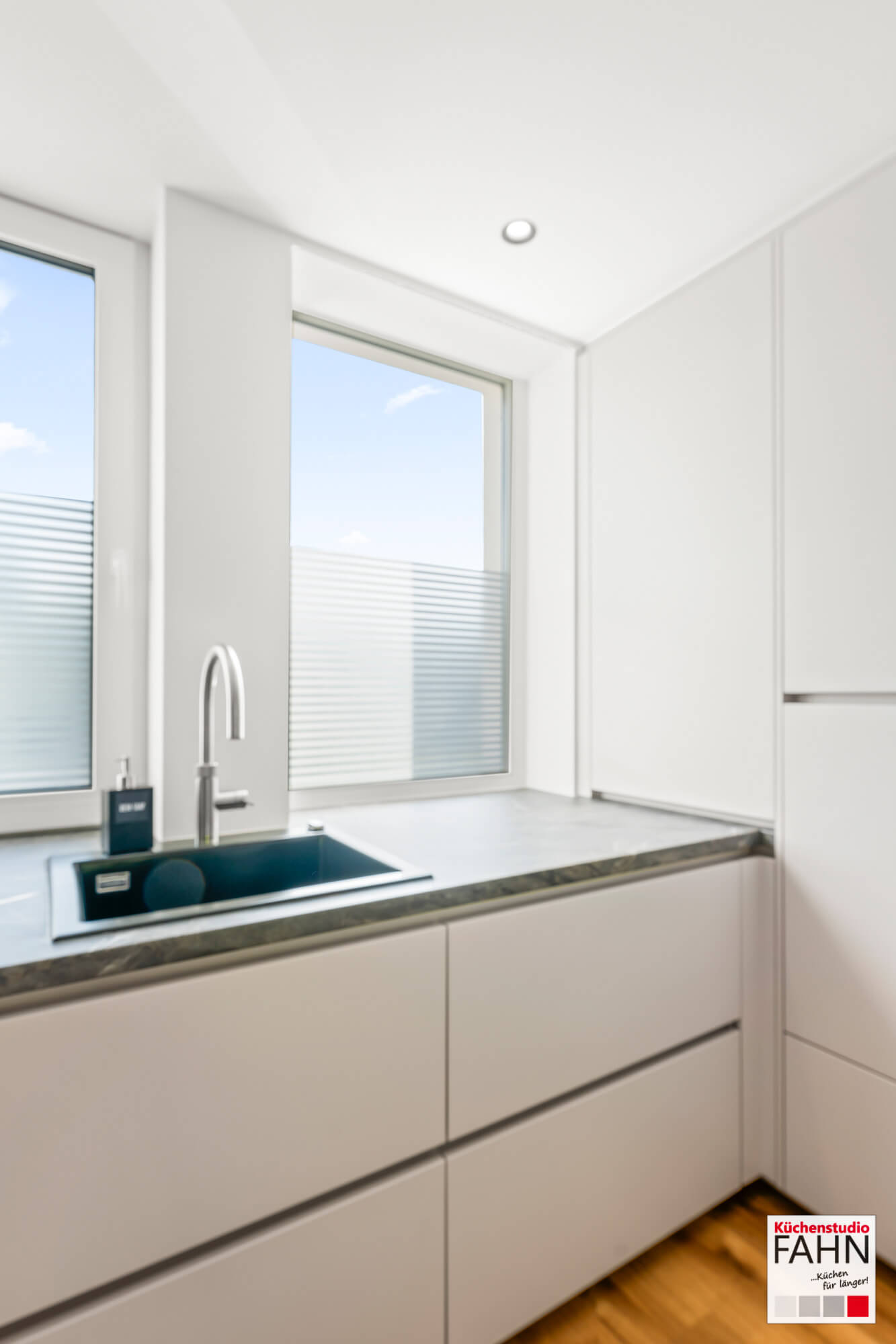 Häcker Design U-Küche beige Spülbecken