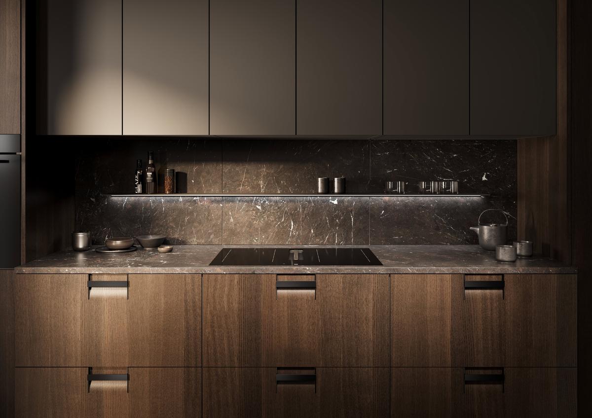 Leicht Design Inselküche Kastanie Wandzeile mit Griffkonzept Q und Natursteinrückwand