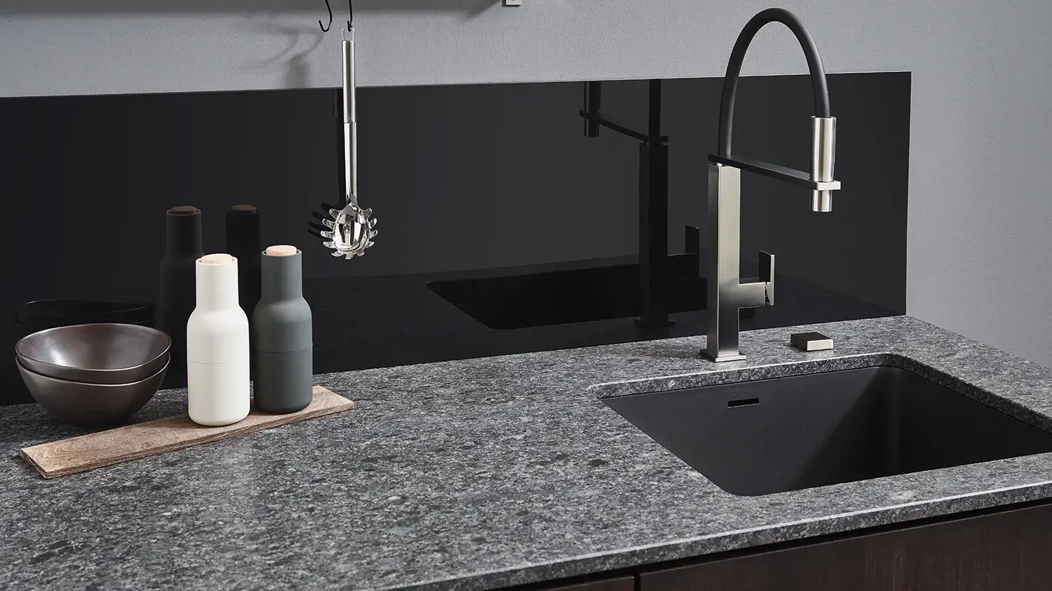 Lechner Arbeitsplatte Naturstein Rückwand Steel grey