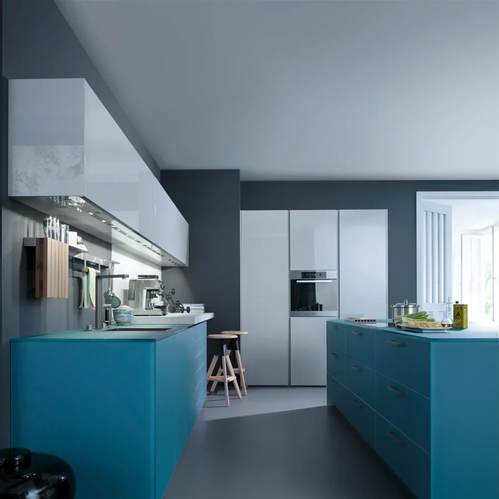 Leicht Design Inselküche Glasfront Blau