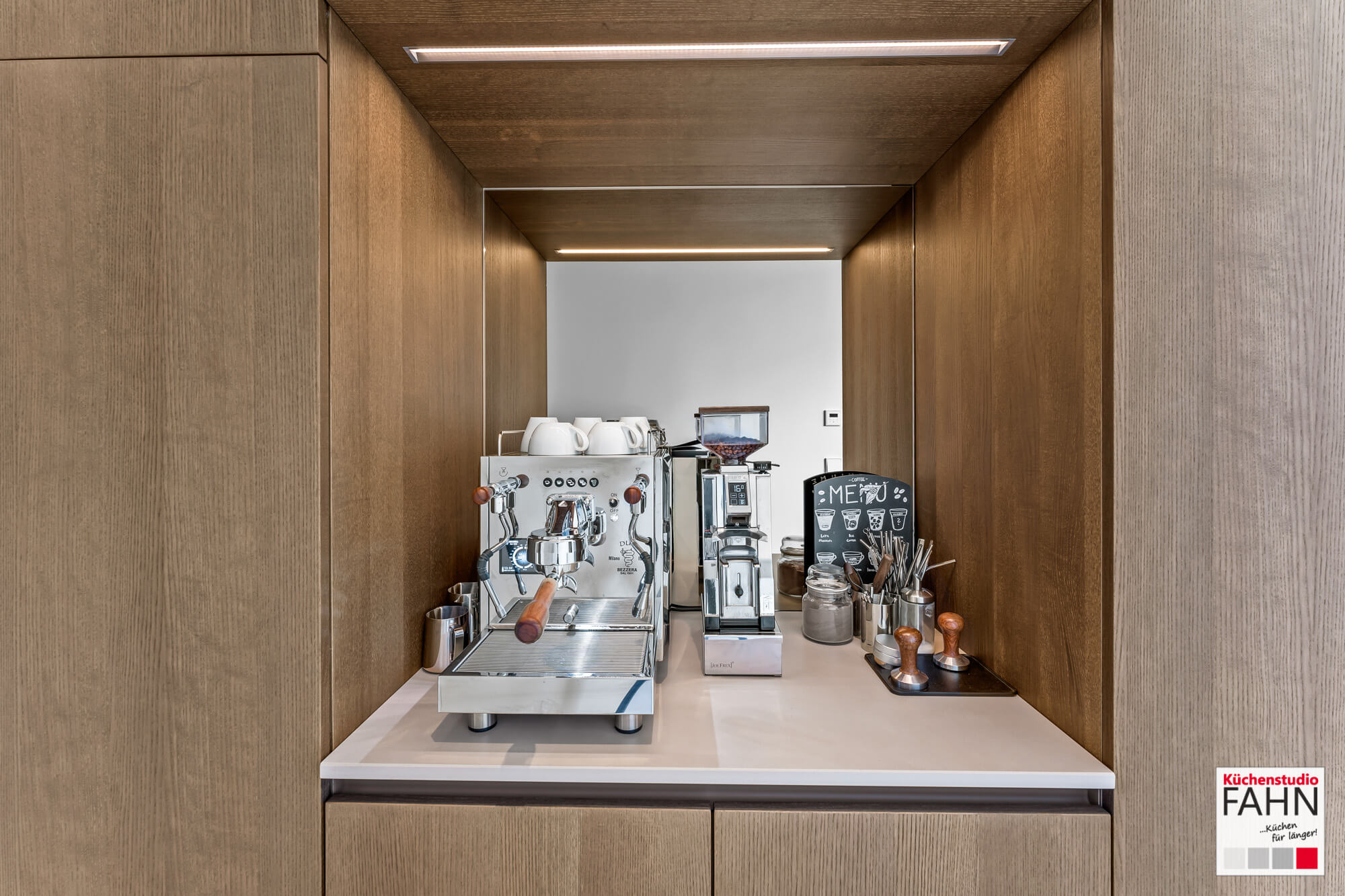 Leicht Design Inselküche Topos Echtholz Furnier Kaffeemaschine