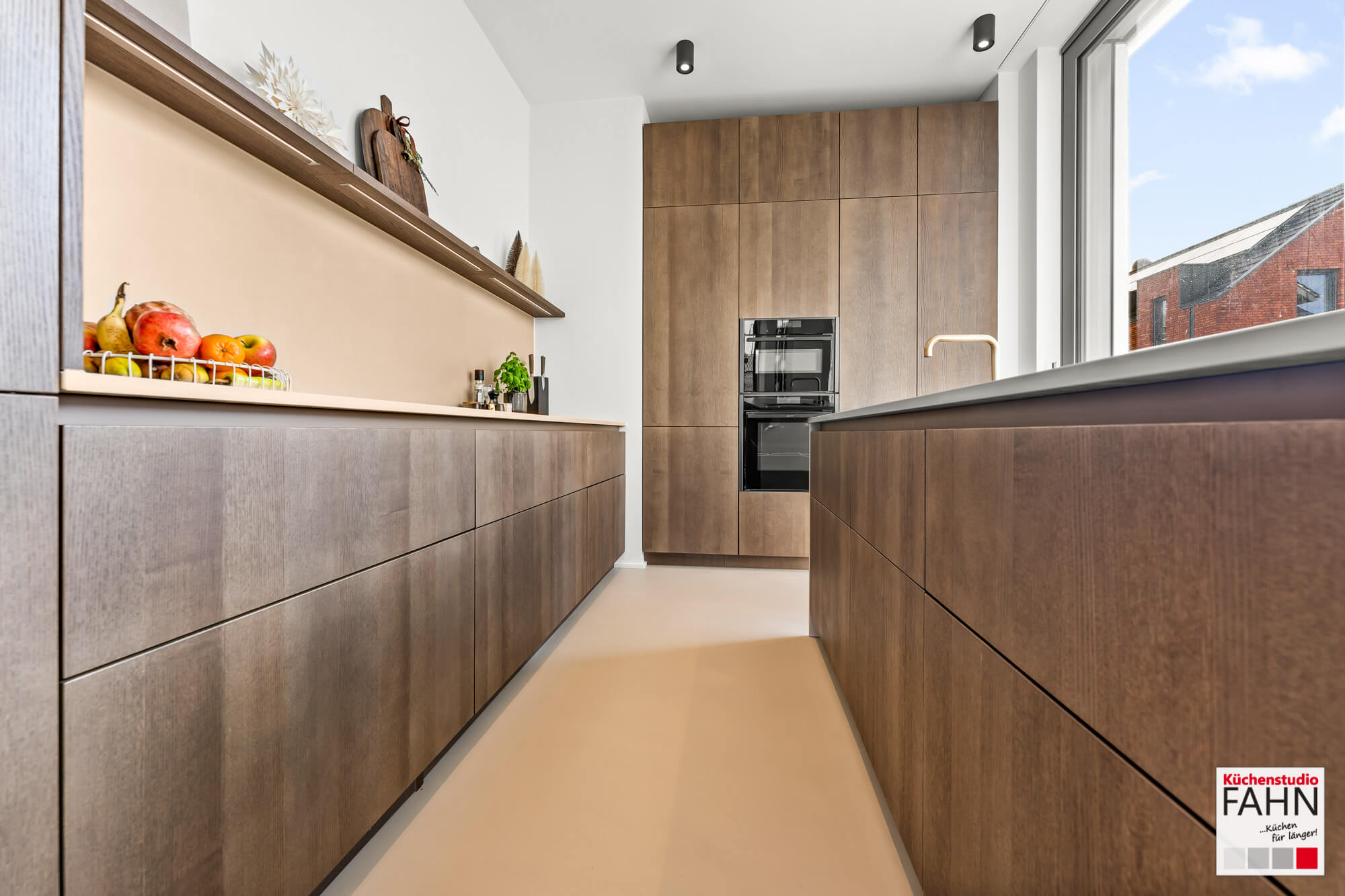 Leicht Design Inselküche Topos Echtholz Furnier von unten