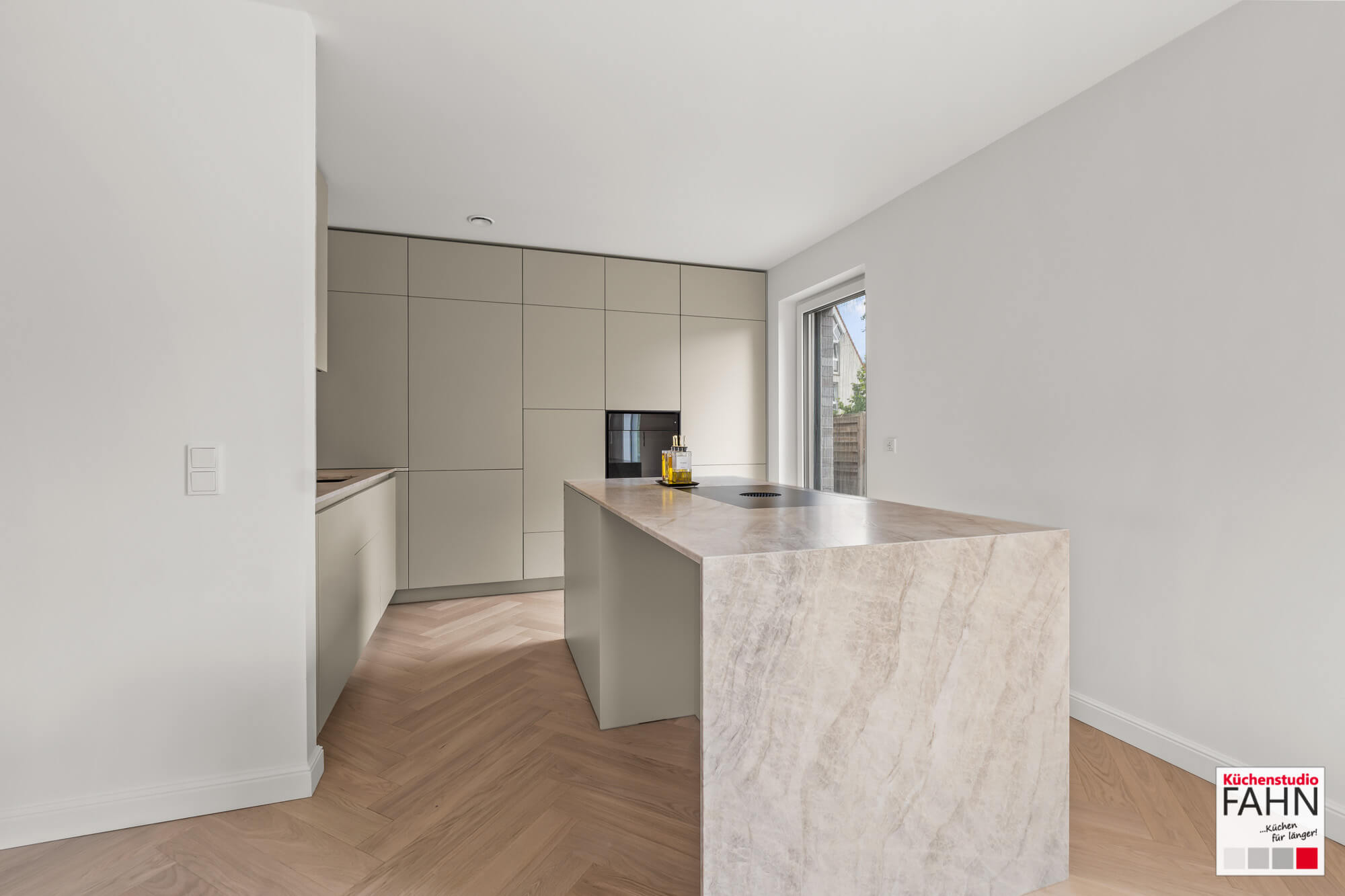 Leicht Design Inselküche Umbra HA