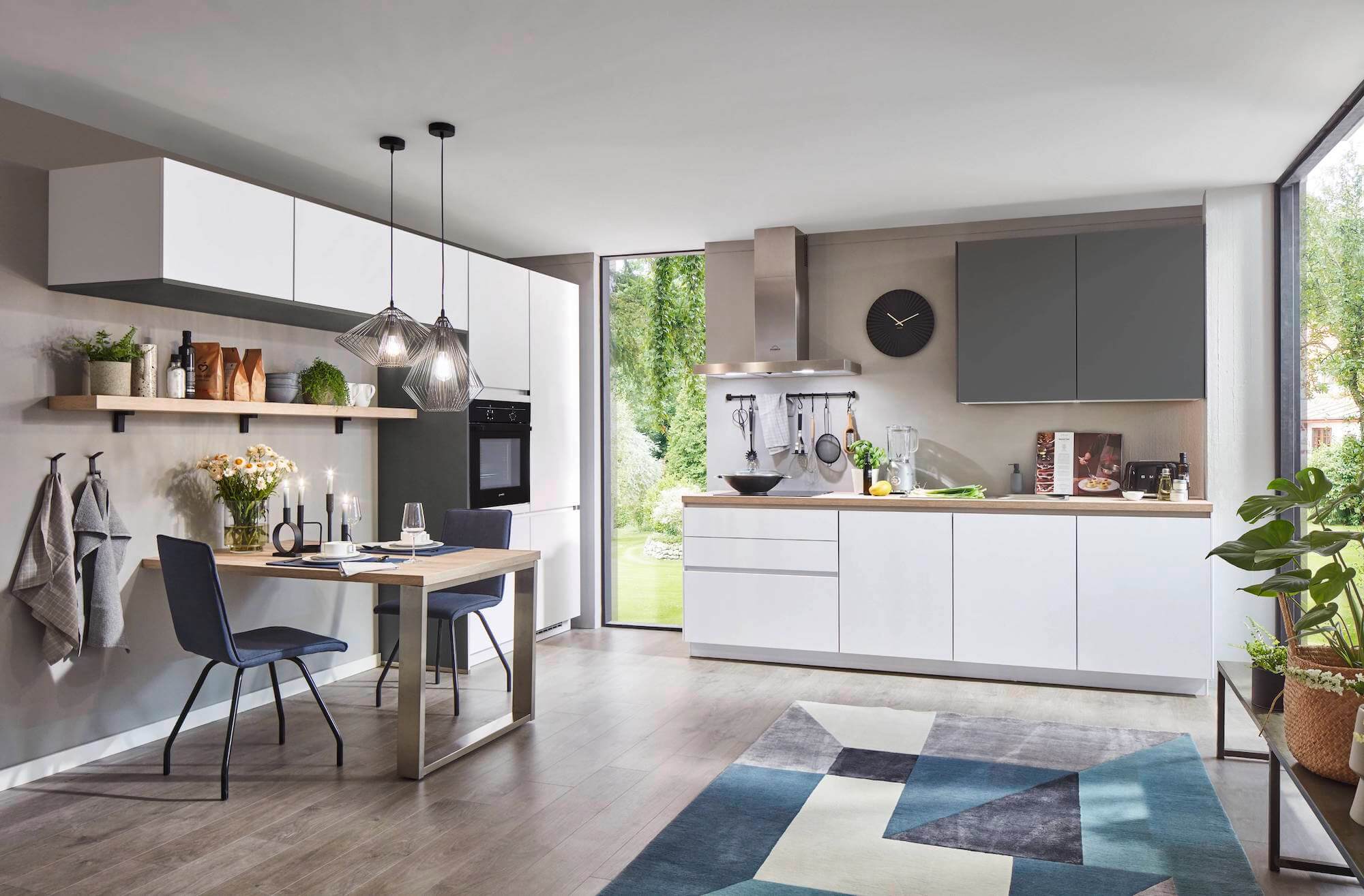 Nobilia Design Küchenzeile grifflos mit Wandschrank und Esstisch