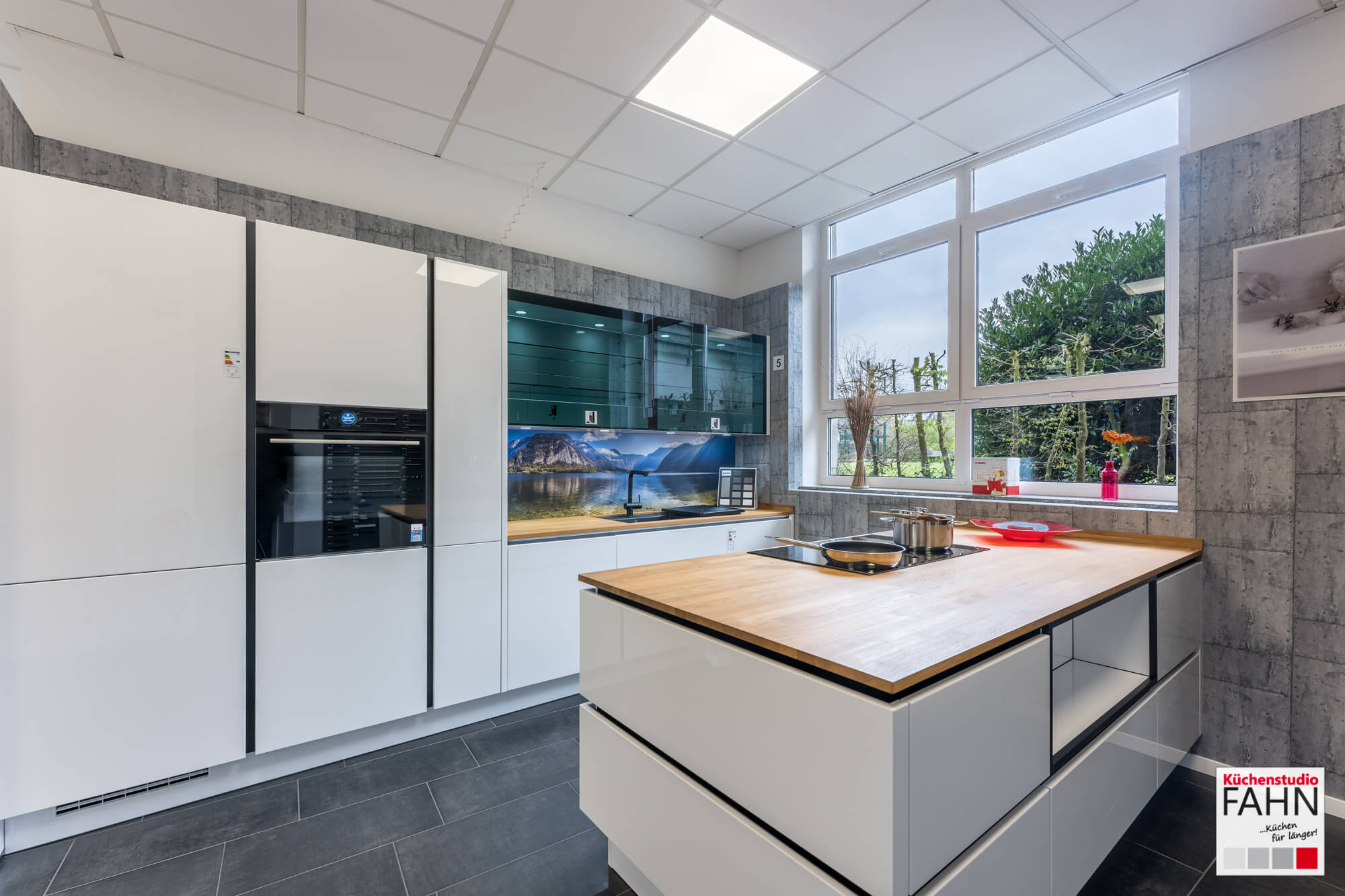 Nobilia Lux Design Inselküche weiß grifflos