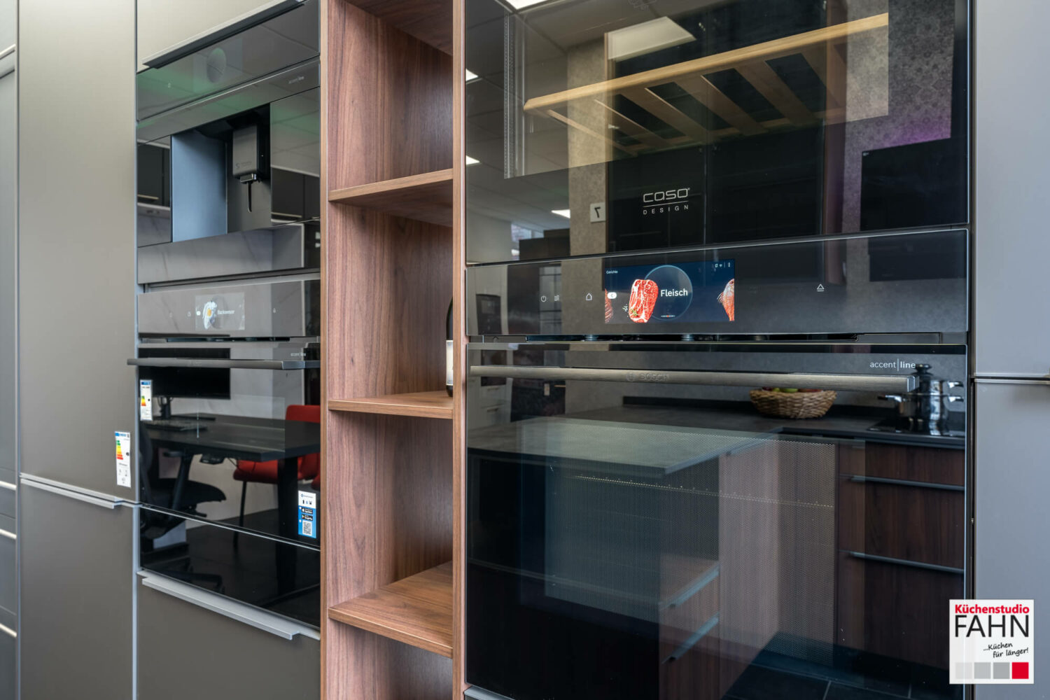 Nobilia moderne G-Küche mit Bosch accent line E-Geräten