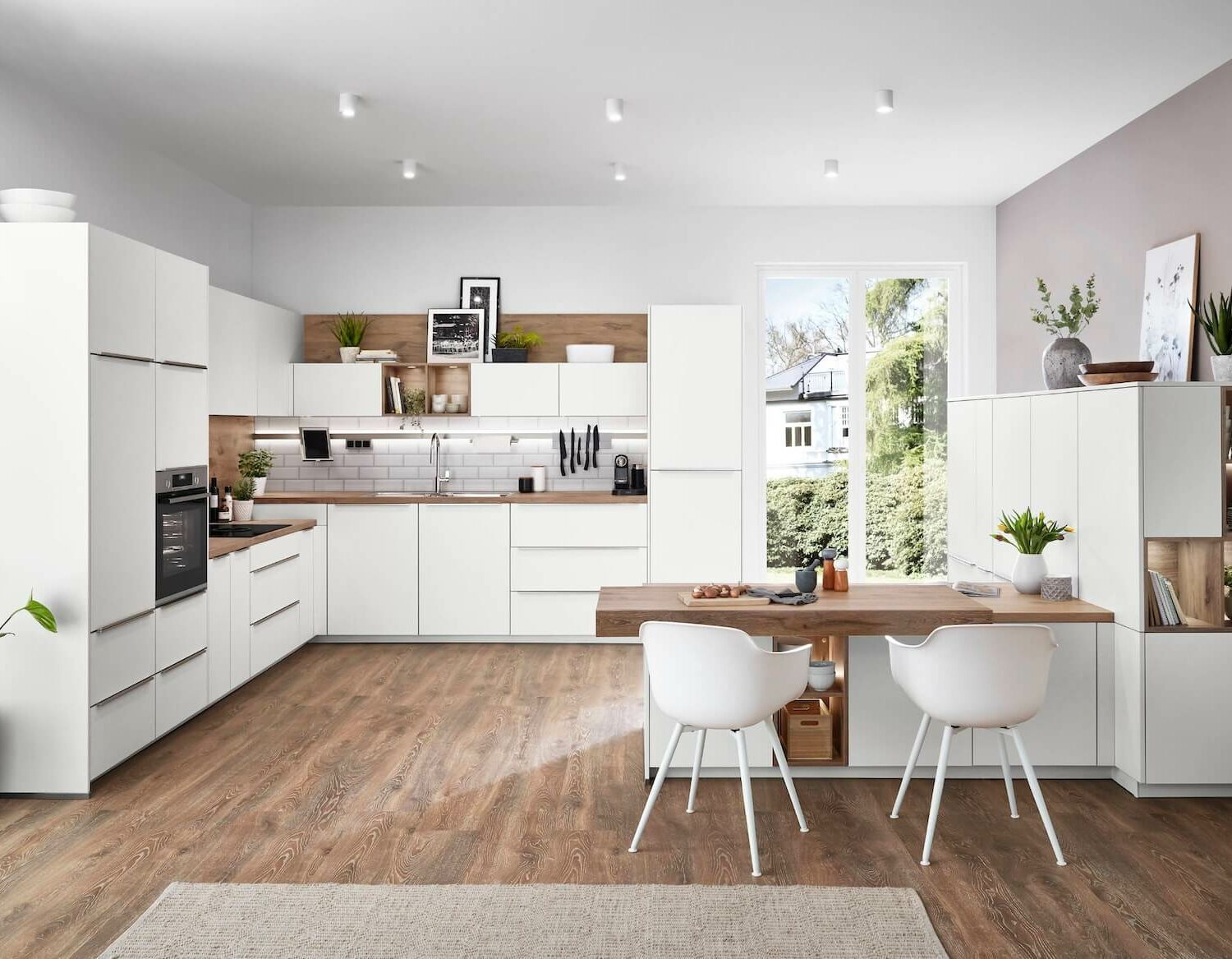 Nobilia moderne L-Küche mit Esstheke und Wandschrank