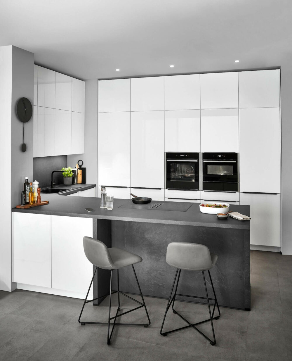 Nobilia moderne U-Küche hochglanz Lack weiß grau